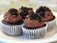 slideshow-ChocolateFestBusinesses-ButtonwoodInnCupcakes